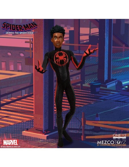 Figura mezco toyz spider  man across the spider  verse spider  man miles morales 17cm