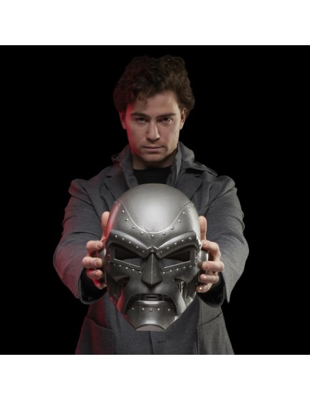Casco premium roleplay hasbro marvel legends series doctor muerte